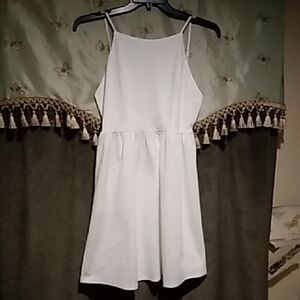 Elegant White Sleeveless Dress